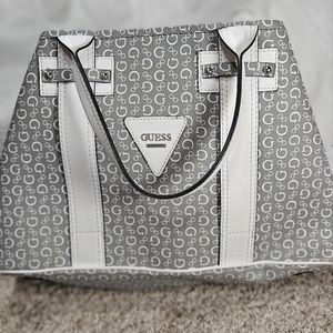 GUESS PURSE!!